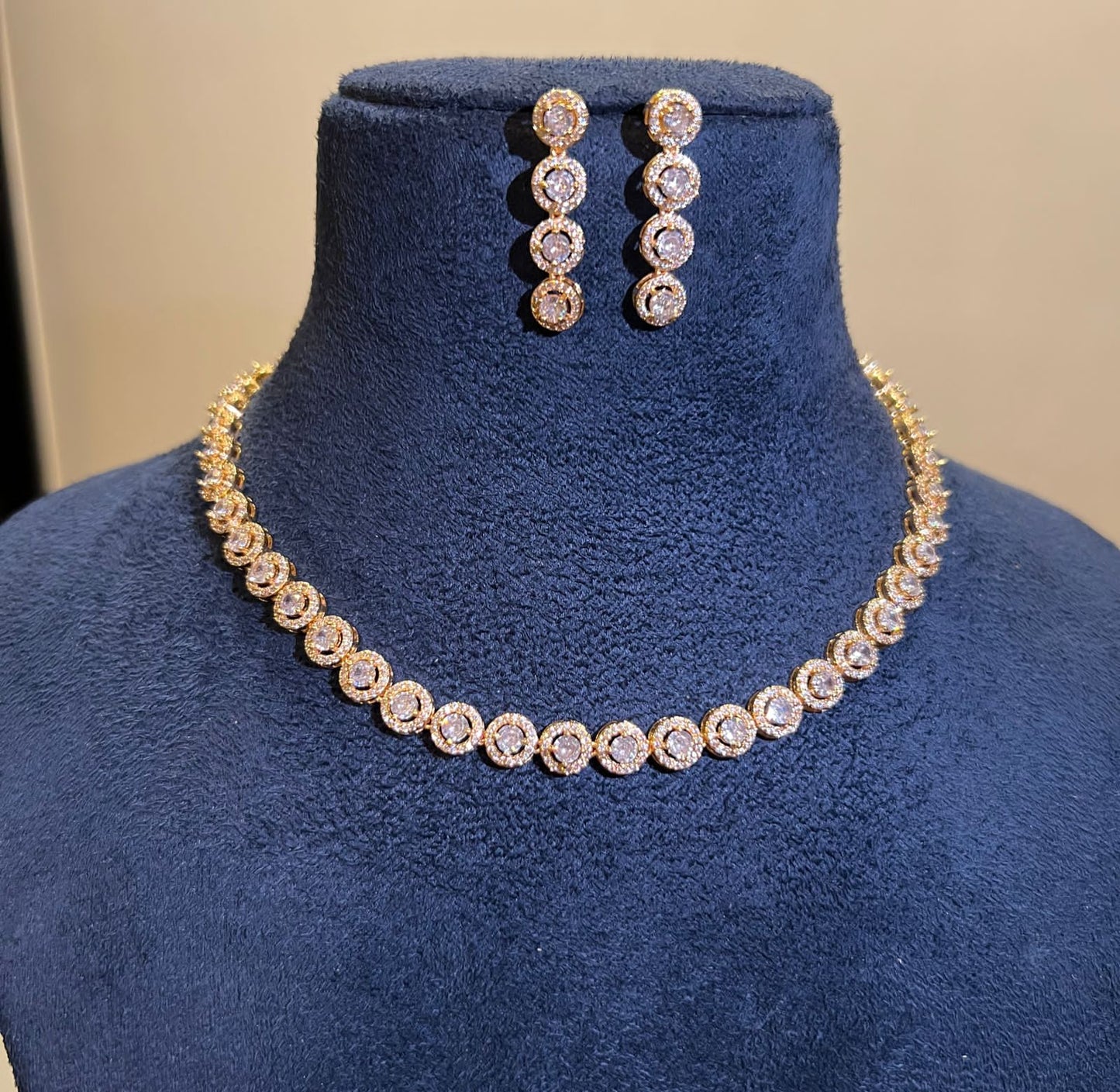 Small round halo neckalce set
