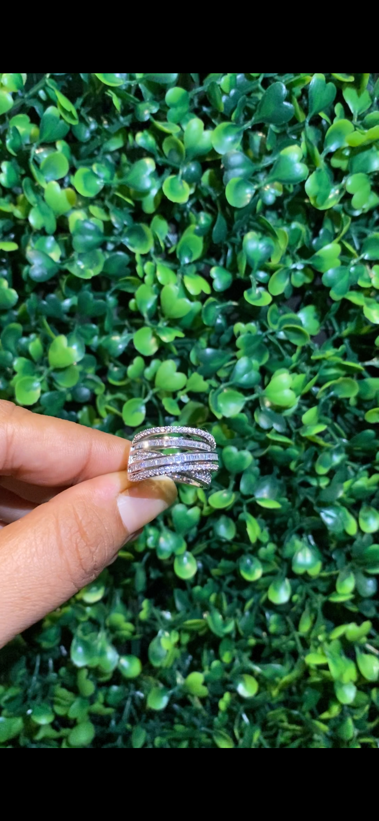 Criss cross band ring