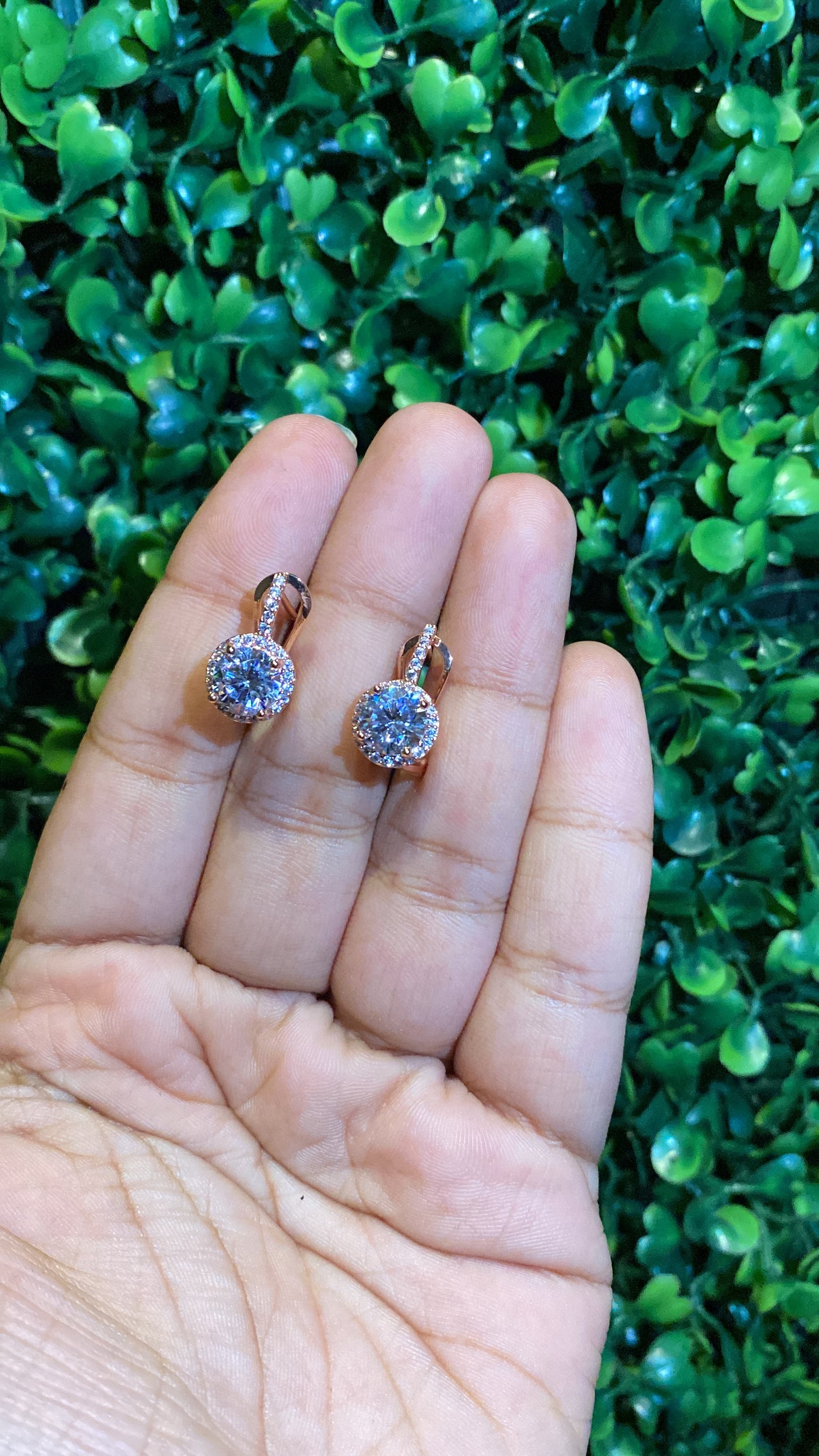 Solitaire huggie hoops 🔆