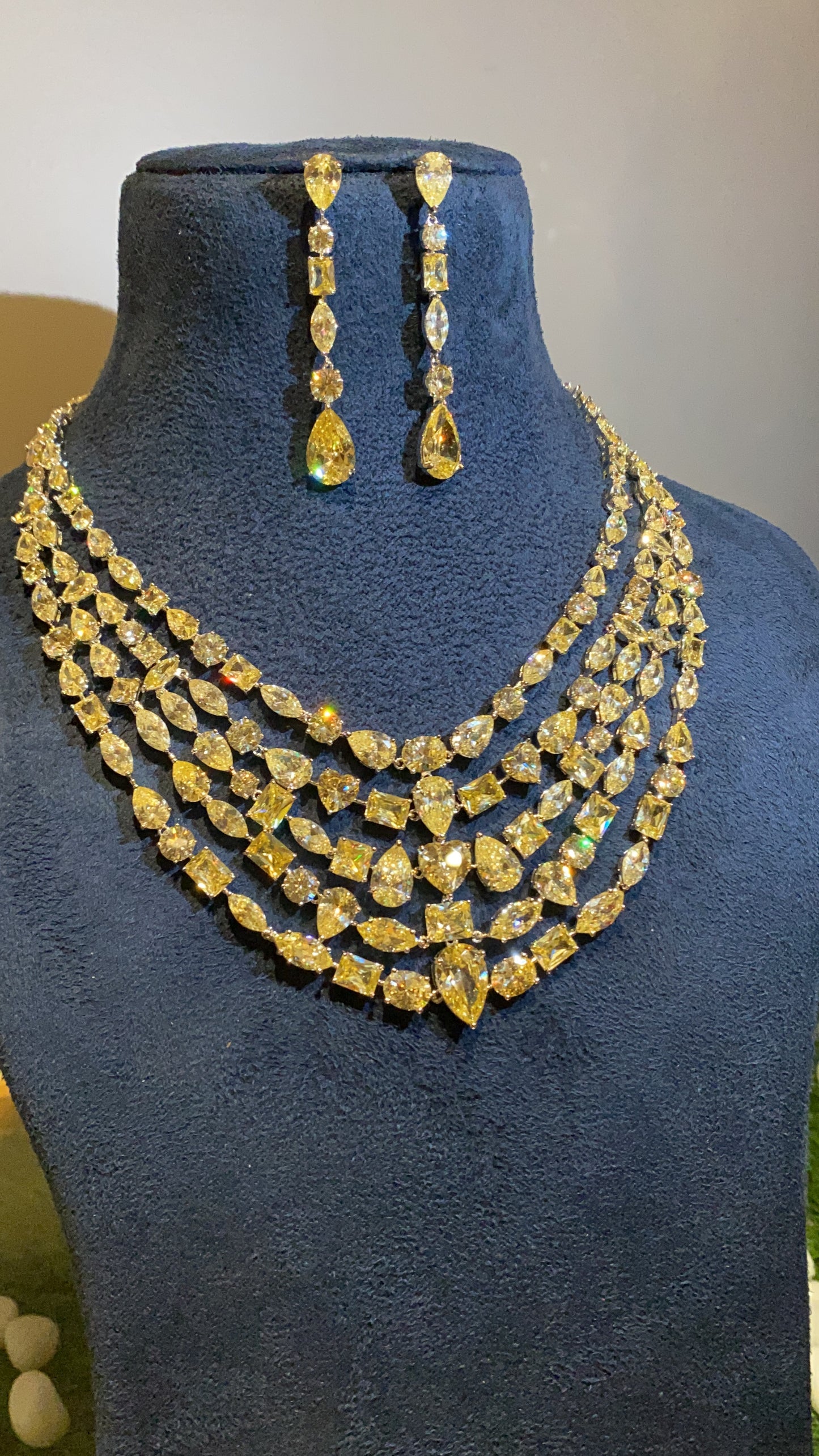 ROYAL 5 LINE NECKLACE SET