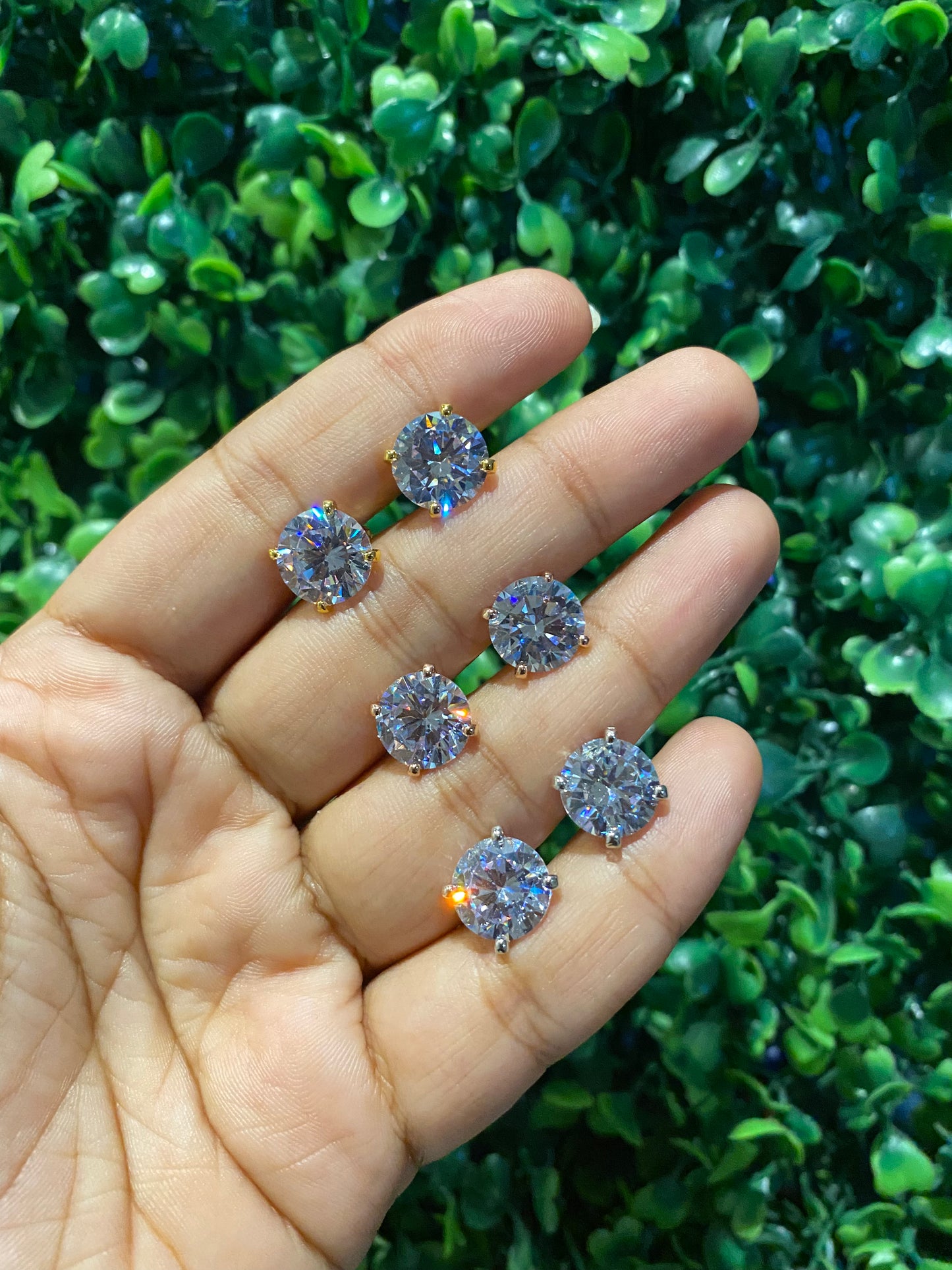 3 Ct screwback Solitaire Earrings (Get a FREE GIFT)