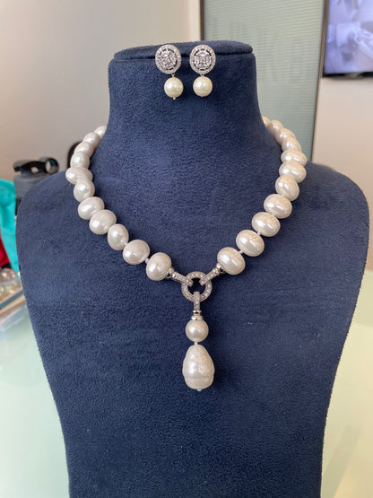 Pearl necklace set with earrings