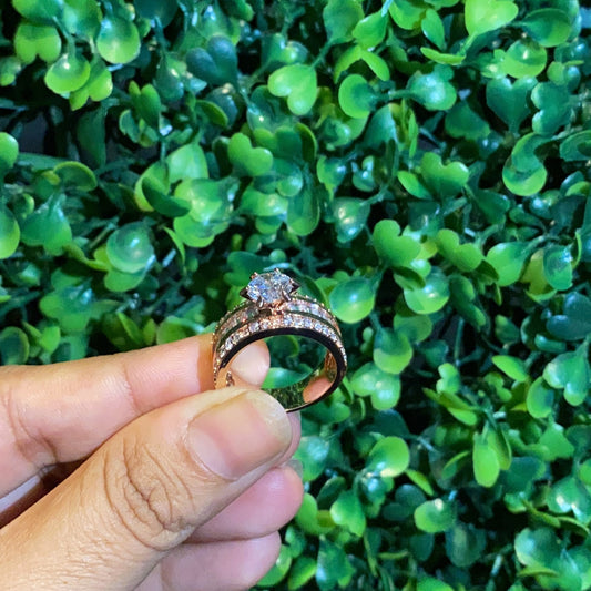 Solitaire baguette ring