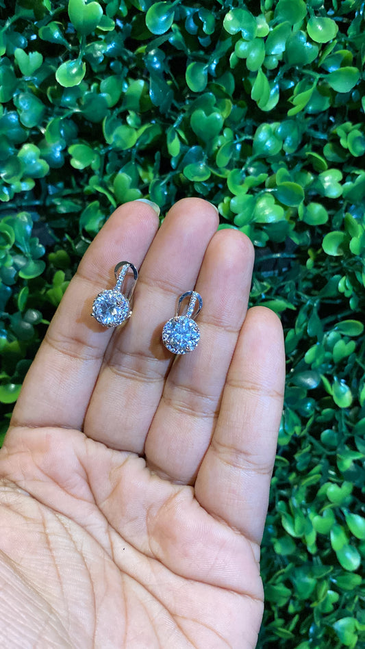 Solitaire huggie hoops 🔆