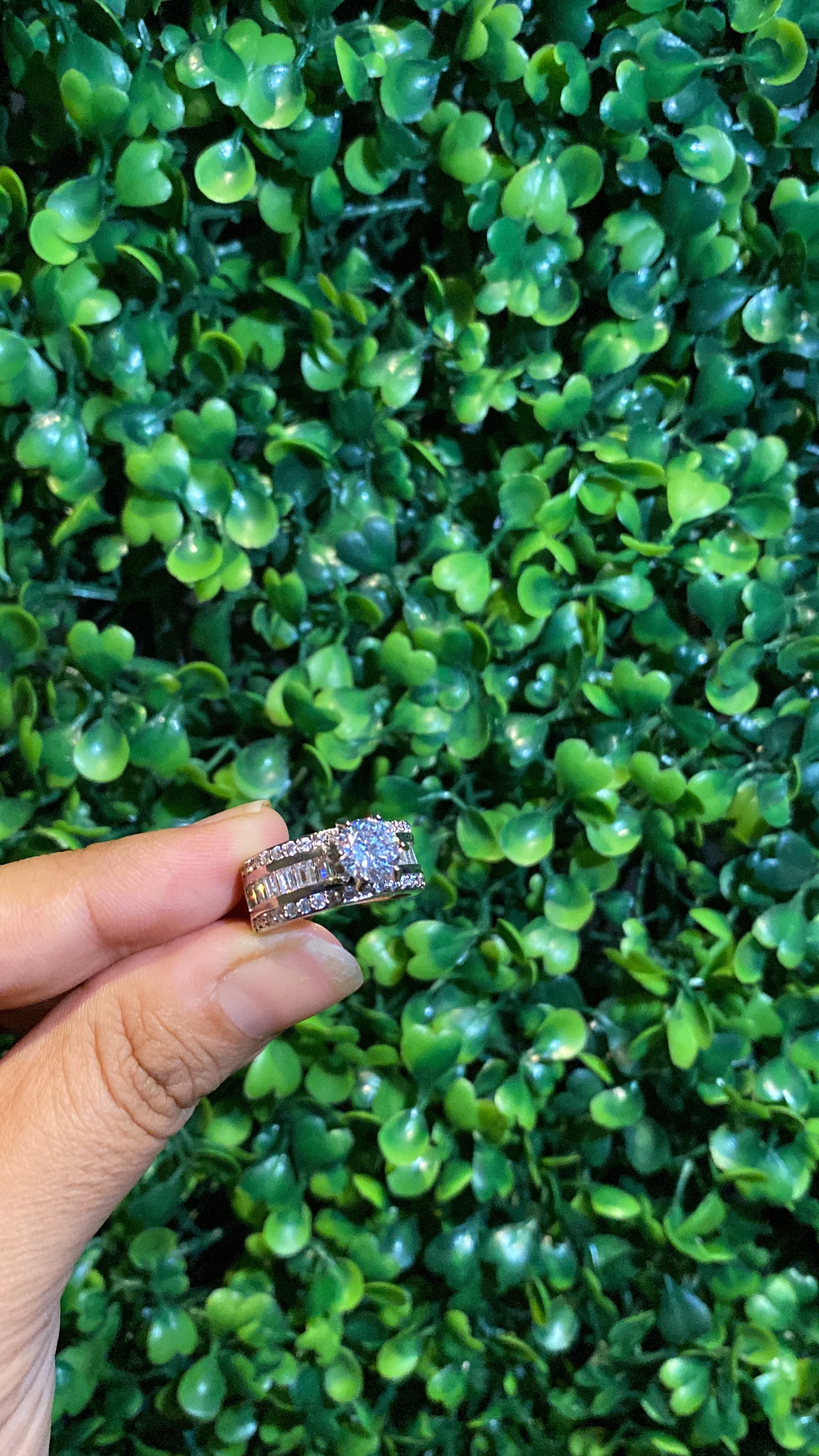 Solitaire baguette ring