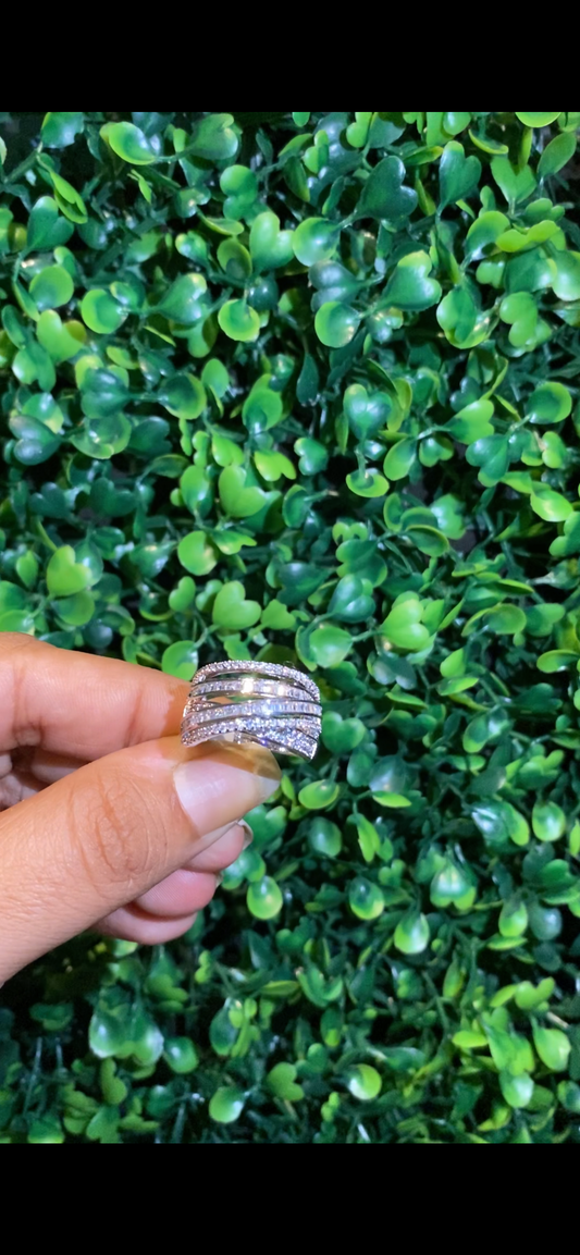 Criss cross band ring